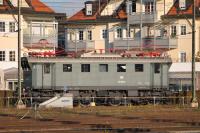 Altbau-Elektrolokomotive E 44.5 Umstellung Salzburger Platz am Bahnhof Seitenansicht