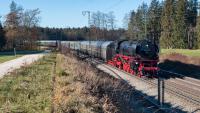 Dampflokomotive 001 180-9 mit einem Sonderzug bei Hörafing