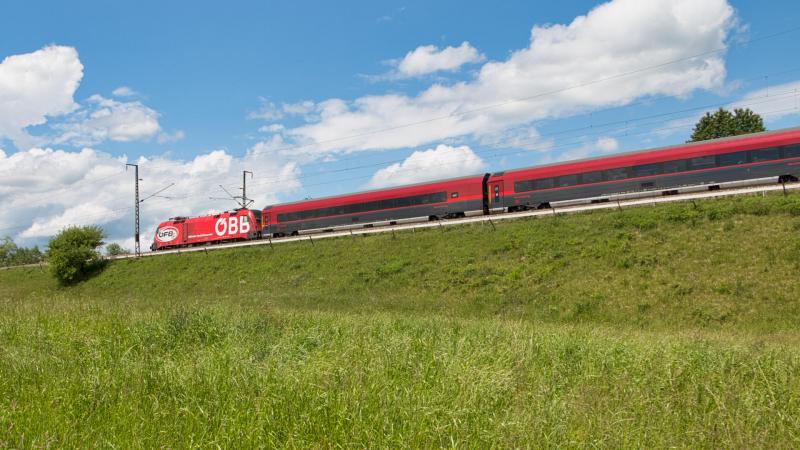 ÖBB Railjet Elektrolokomotive Taurus 1116 249-4 ÖFB