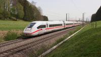 Deutsche Bahn DB Schnellzug Triebzug ICE 4 bei Strass