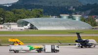 Hangar 7 Salzburg Flughafen Flugzeuge Tanklaster